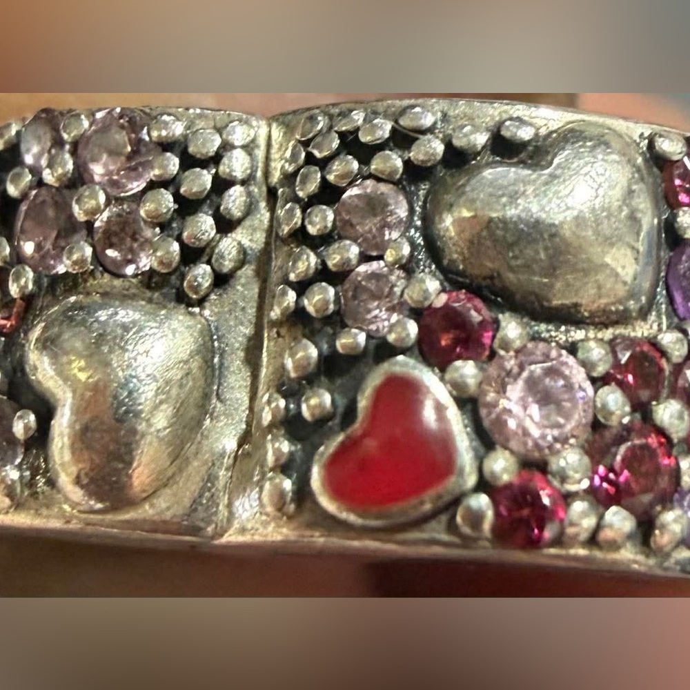 Pandora heart clip